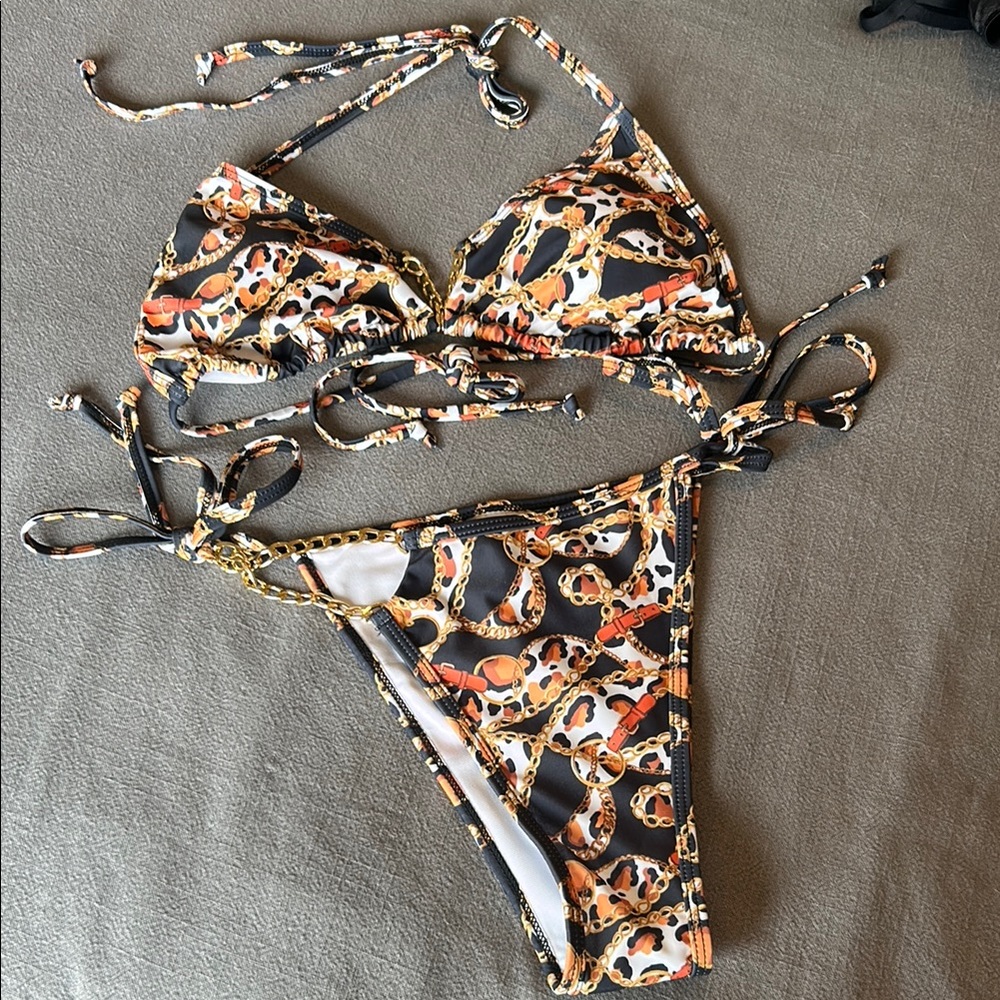 Stylish Bikini With Chain Accent